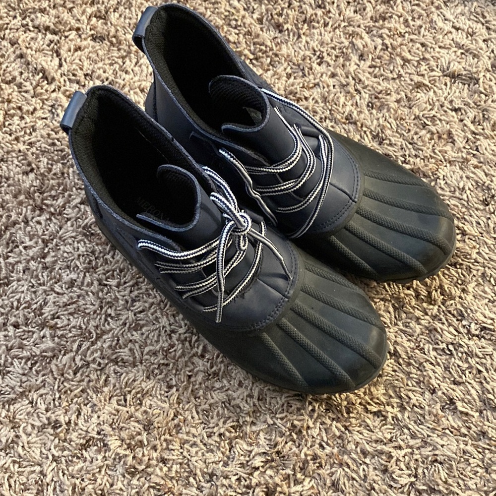 Merona women’s Jodi Navy Coated Leather Duck rain/winter boots size 8